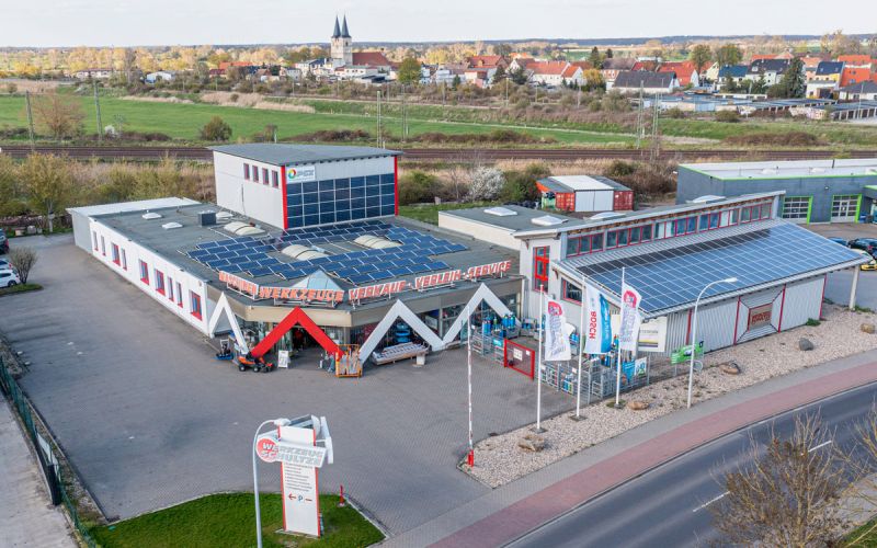 Luftaufnahme des Firmenstandorts von Werkzeug Schultze in Schönebeck mit Fachmarkt, Werkstatt und Verleih-Service.